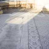 ...e ai mosaici alla base dell'antico abside